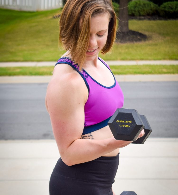 woman doing bicep curl